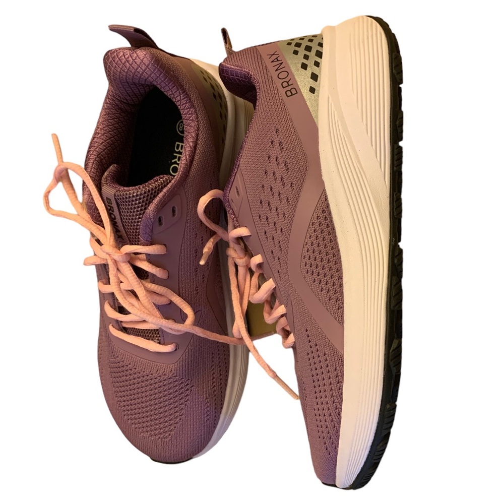 New Bronax lavender with pink laces running shoe sz38